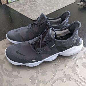 EUC Nike women's Free Run 5.0, 9 US, Dark Gray/light lavender